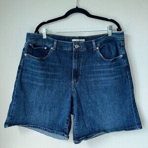 Levi’s “Classic Short” for women